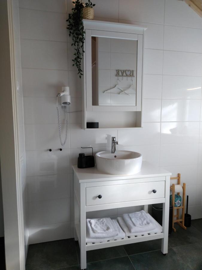 Bed and Breakfast Logies De Houtdijk Харих Экстерьер фото